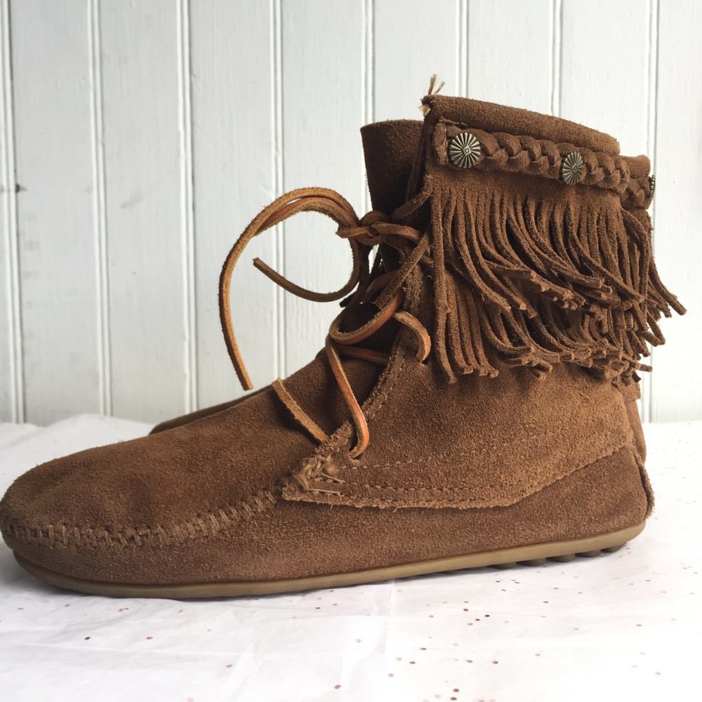 Minnetonka Two Layer Fringe Ankle Boot Tan Lace 6M - Picture 5 of 14
